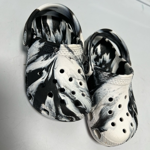 Toddler 7c Crocs - Picture 2 of 4